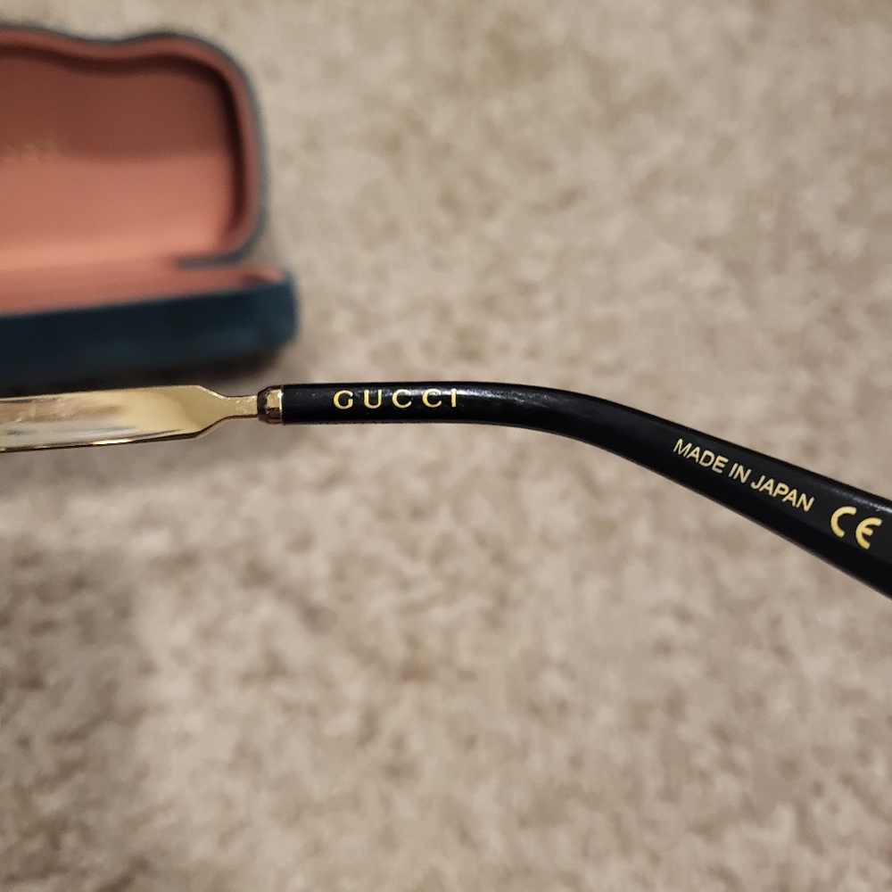 Gucci women sunglasses(authentic) - Picture 3 of 12